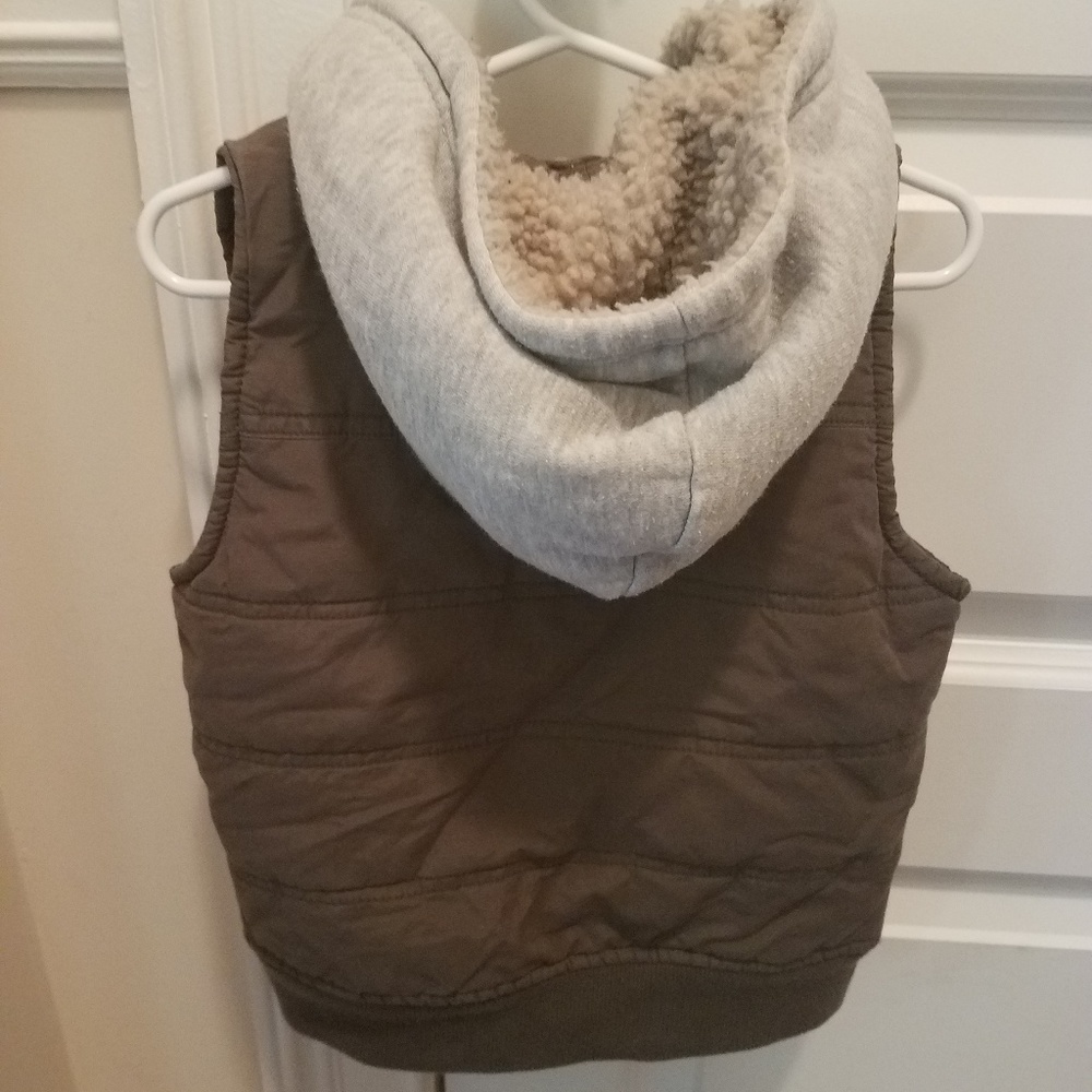 Vest - Picture 2 of 6